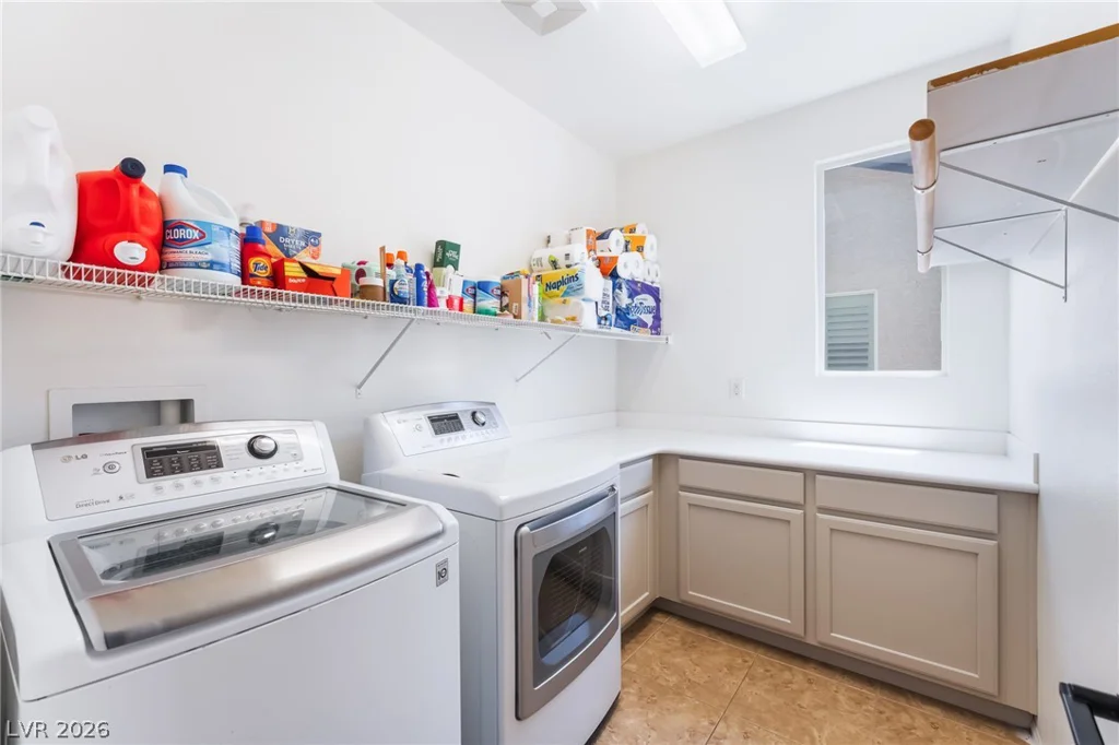 7042 Chestnut Valley, Las Vegas, NV 89166