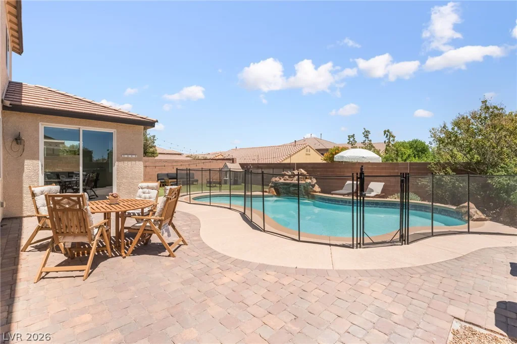 7042 Chestnut Valley, Las Vegas, NV 89166