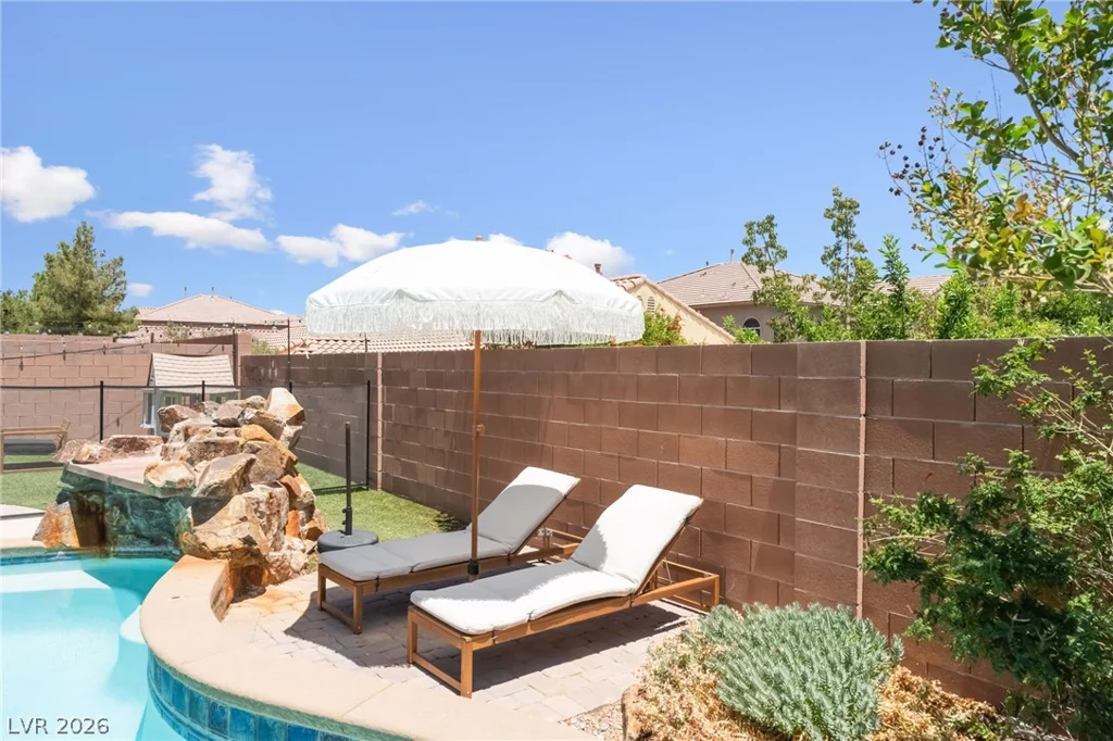 7042 Chestnut Valley, Las Vegas, NV 89166