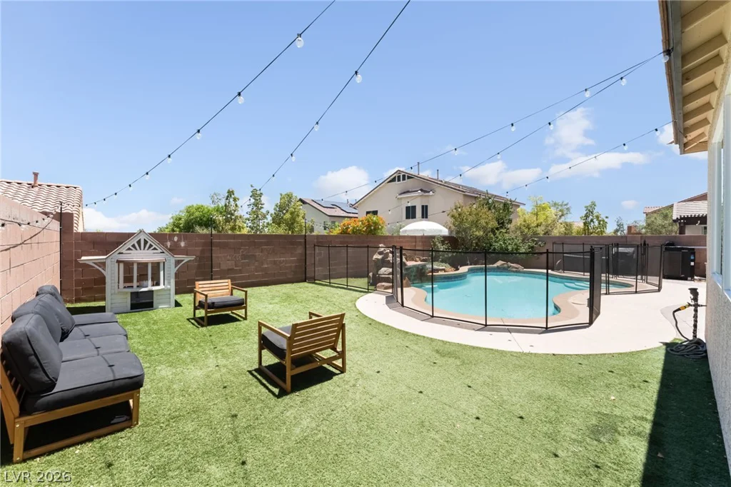 7042 Chestnut Valley, Las Vegas, NV 89166