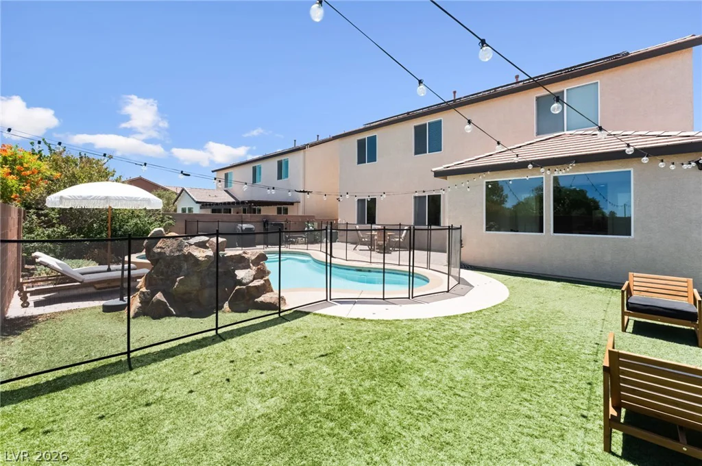 7042 Chestnut Valley, Las Vegas, NV 89166
