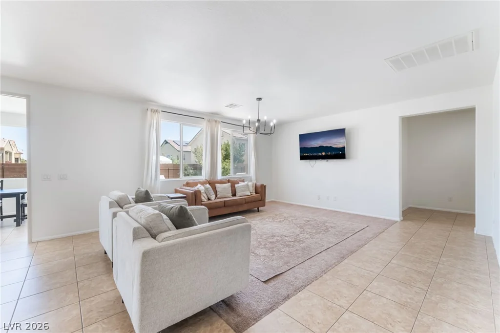 7042 Chestnut Valley, Las Vegas, NV 89166