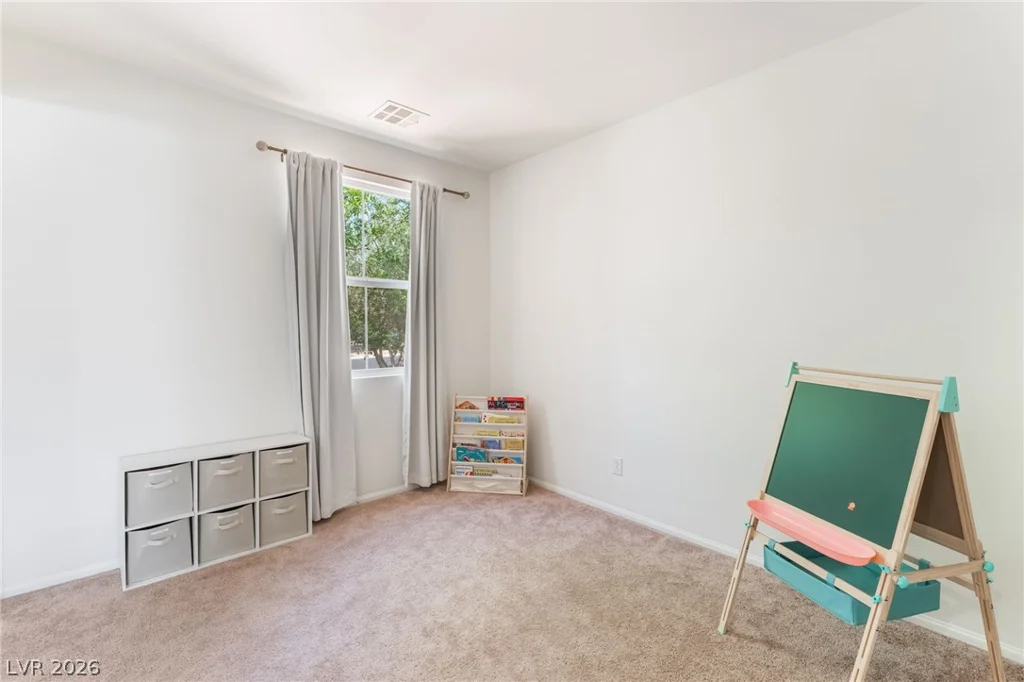 7042 Chestnut Valley, Las Vegas, NV 89166