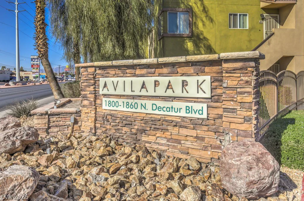 1858 Decatur, Las Vegas, NV 89108