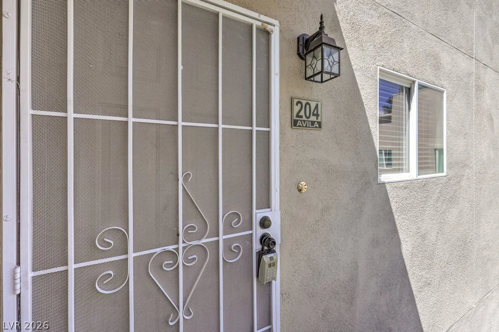 1858 Decatur, Las Vegas, NV 89108