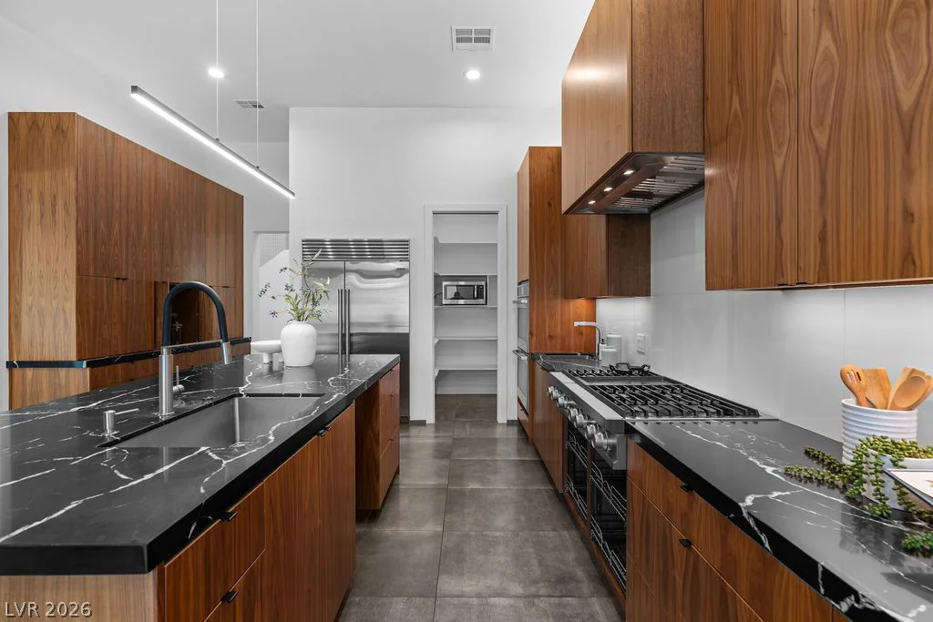 628 Edgebrook, Las Vegas, NV 89145