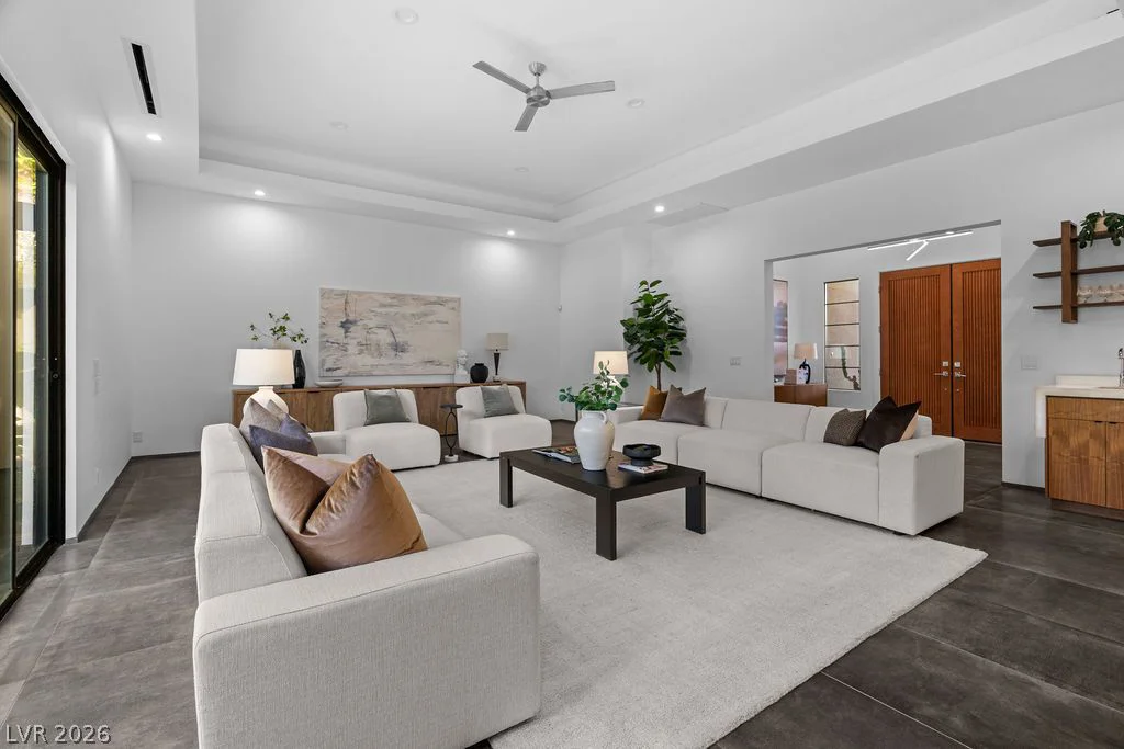 628 Edgebrook, Las Vegas, NV 89145