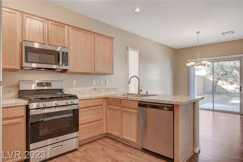 9128 Blue Raven, Las Vegas, NV 89143