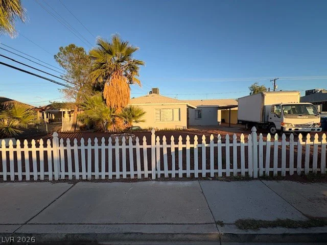 425 Bedford, Las Vegas, NV 89107