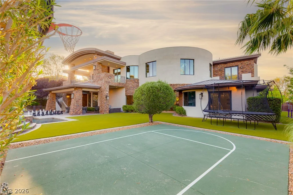 47 Soaring Bird, Las Vegas, NV 89135