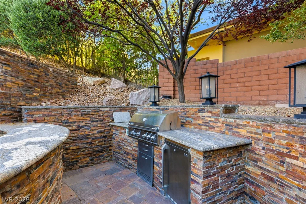 47 Soaring Bird, Las Vegas, NV 89135