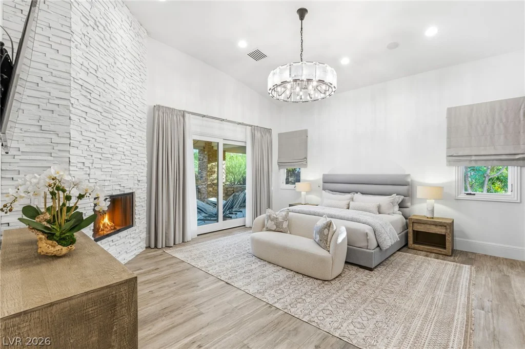 47 Soaring Bird, Las Vegas, NV 89135