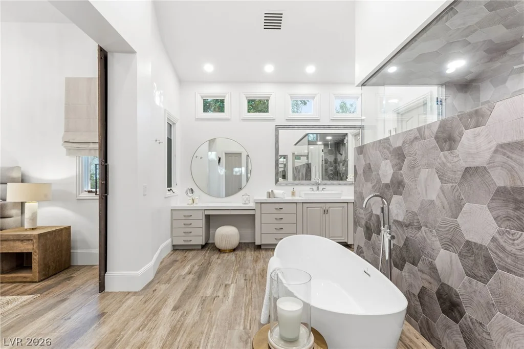 47 Soaring Bird, Las Vegas, NV 89135