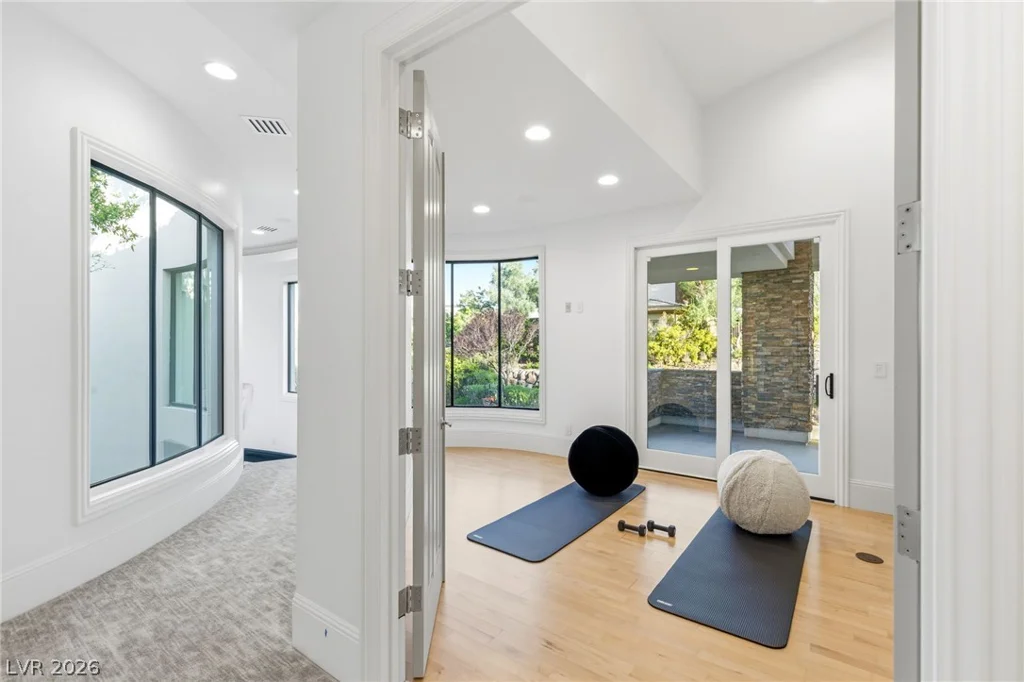 47 Soaring Bird, Las Vegas, NV 89135
