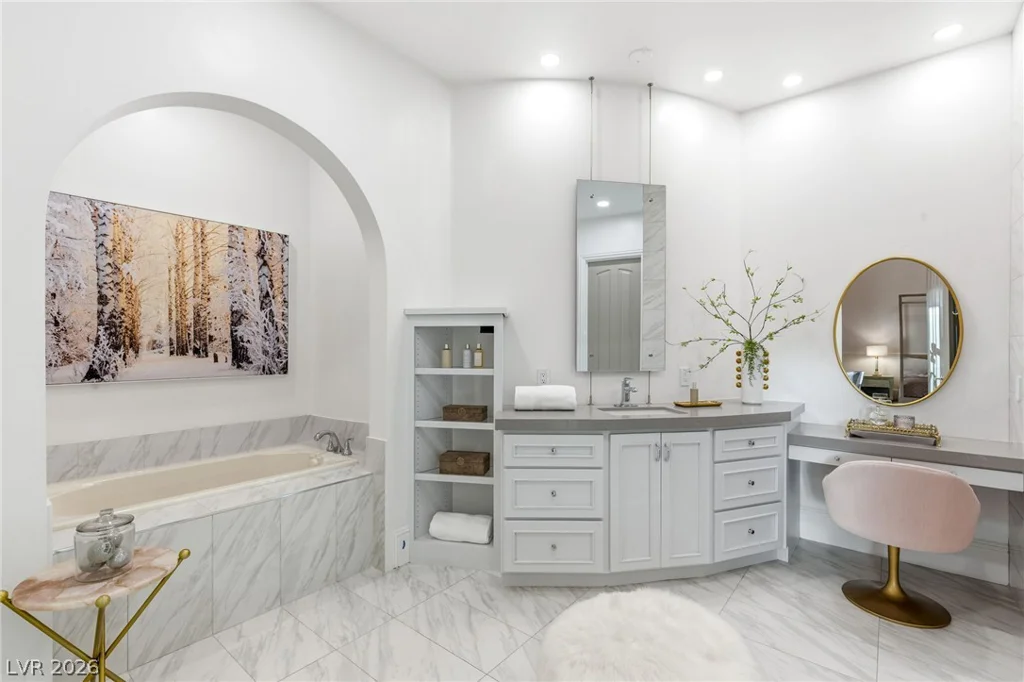 47 Soaring Bird, Las Vegas, NV 89135