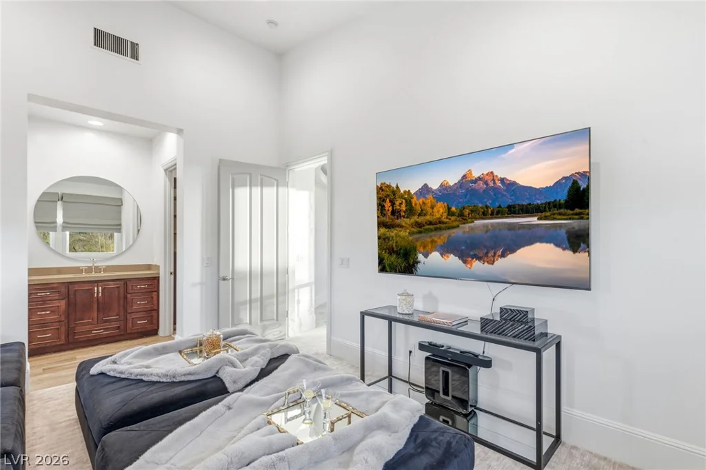 47 Soaring Bird, Las Vegas, NV 89135