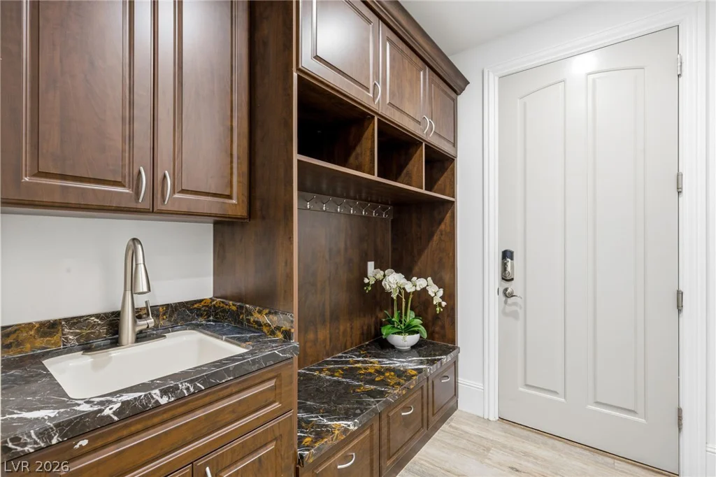 47 Soaring Bird, Las Vegas, NV 89135