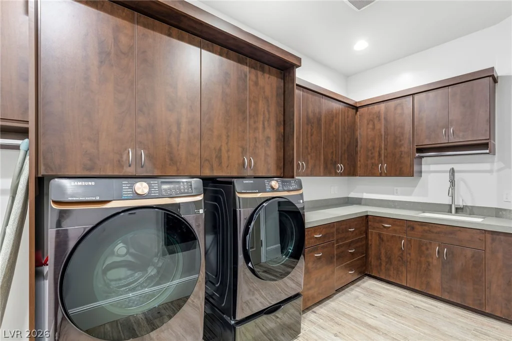 47 Soaring Bird, Las Vegas, NV 89135