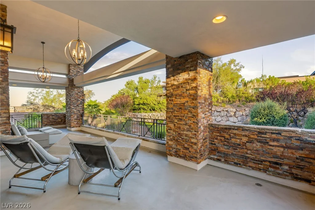 47 Soaring Bird, Las Vegas, NV 89135