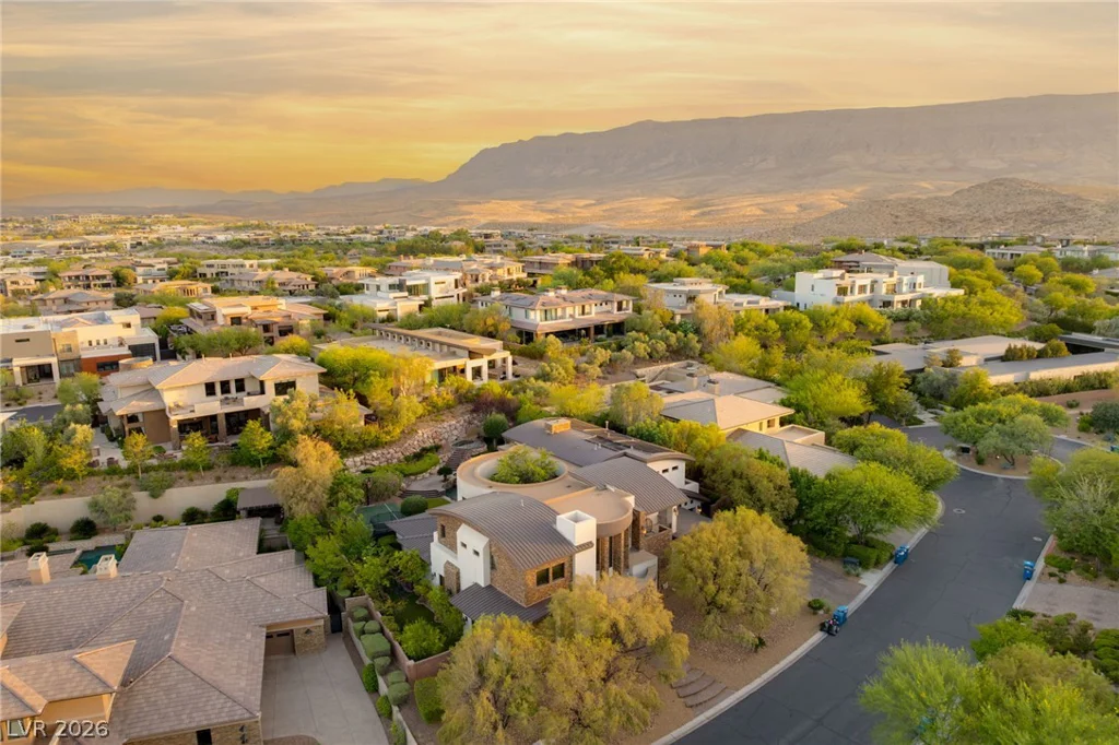 47 Soaring Bird, Las Vegas, NV 89135