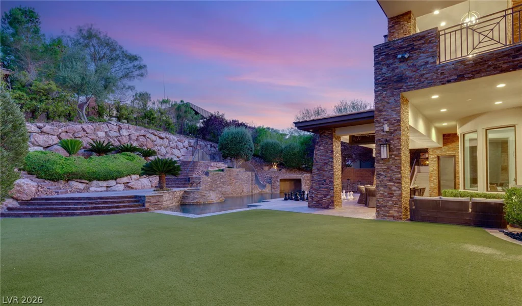 47 Soaring Bird, Las Vegas, NV 89135