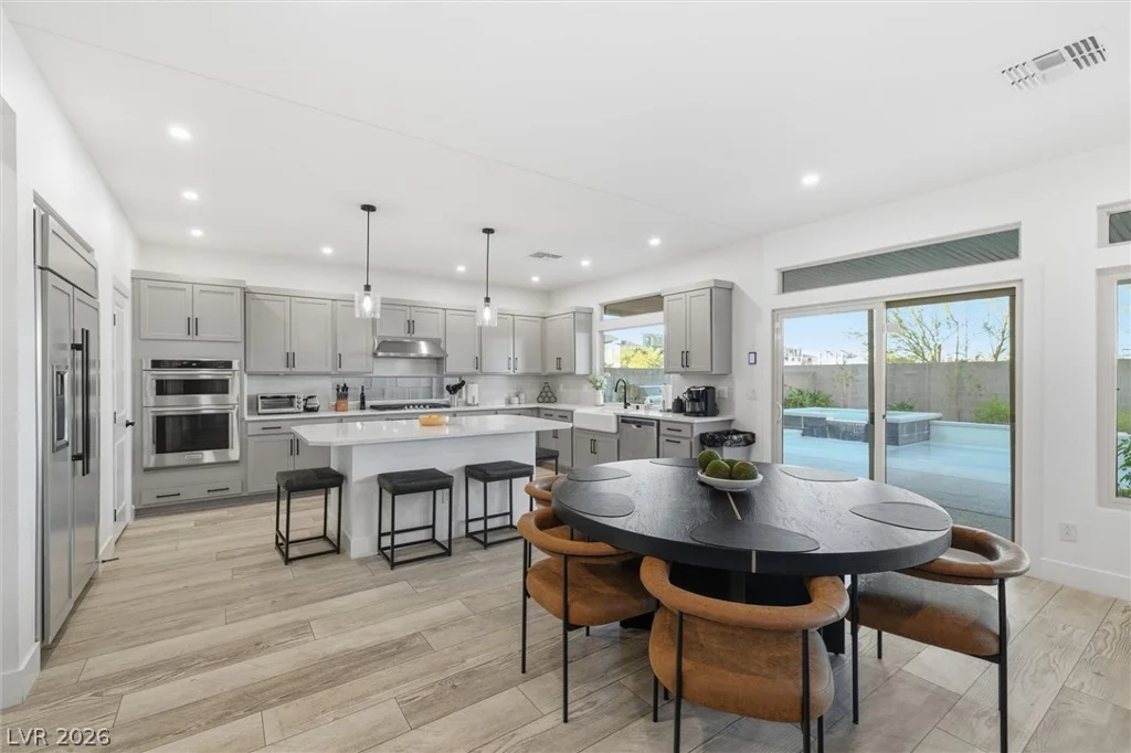 7110 Moss Hill, Las Vegas, NV 89113