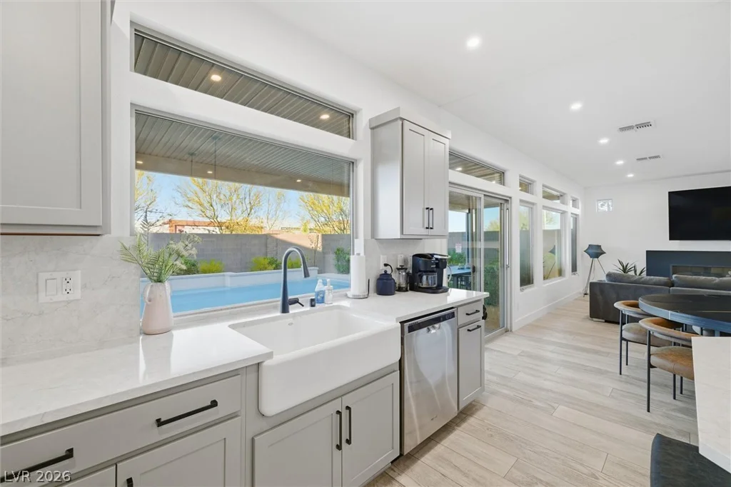 7110 Moss Hill, Las Vegas, NV 89113