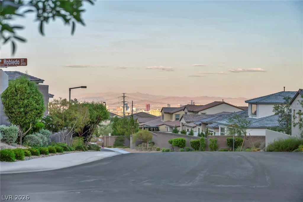 253 Robledo, Las Vegas, NV 89138