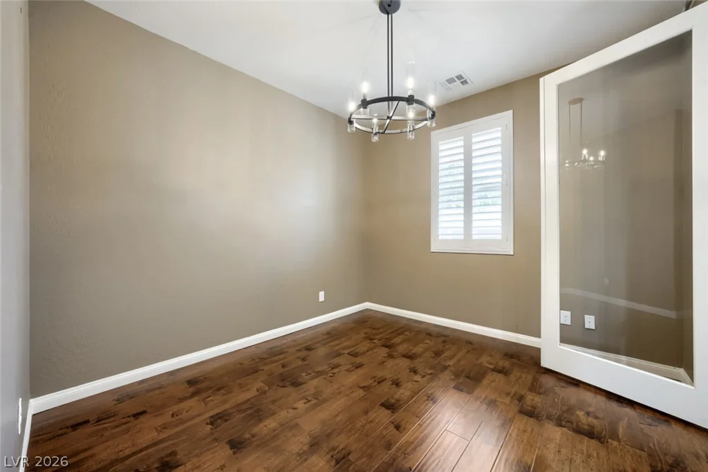 7038 Chestnut Valley, Las Vegas, NV 89166