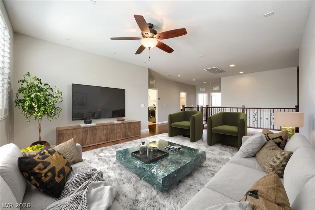 7038 Chestnut Valley, Las Vegas, NV 89166
