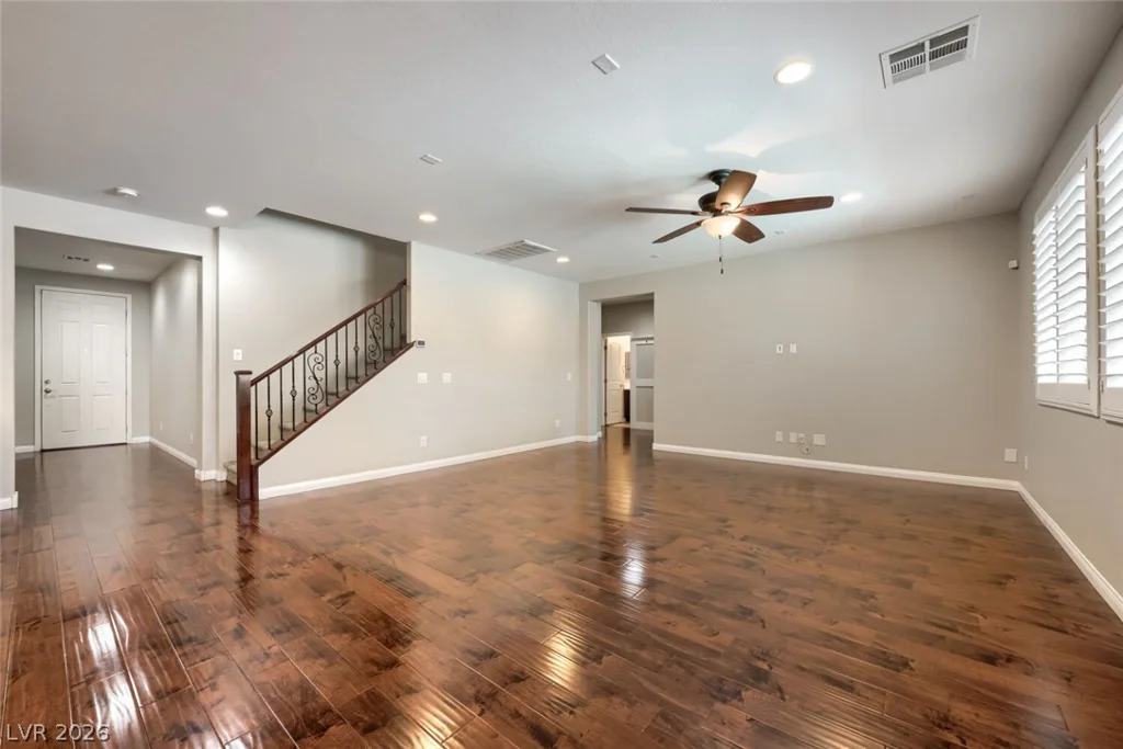 7038 Chestnut Valley, Las Vegas, NV 89166