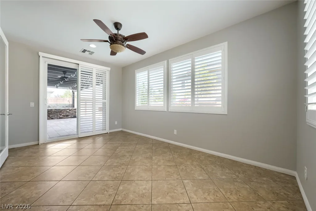 7038 Chestnut Valley, Las Vegas, NV 89166