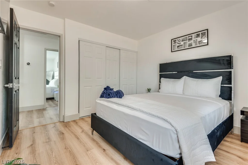6212 Pinewood, Las Vegas, NV 89103