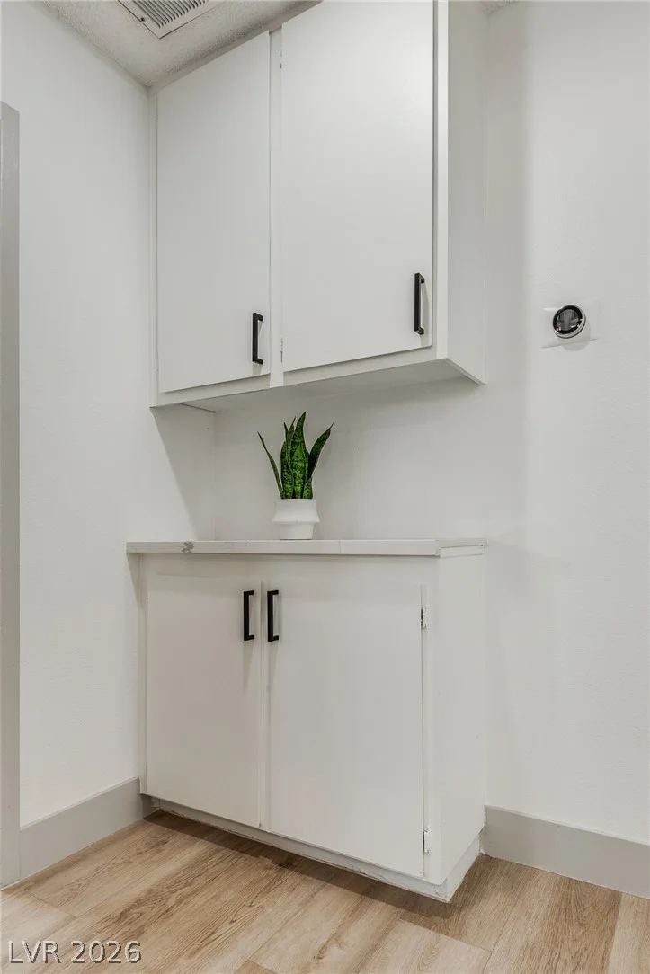 6212 Pinewood, Las Vegas, NV 89103