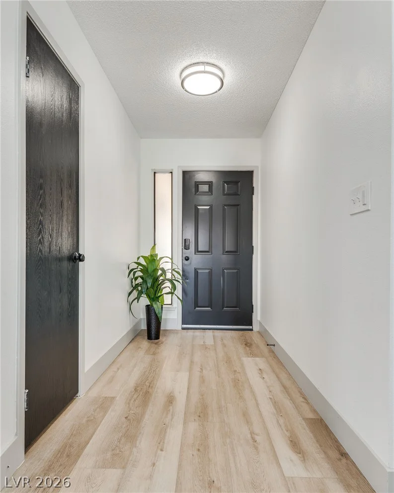 6212 Pinewood, Las Vegas, NV 89103