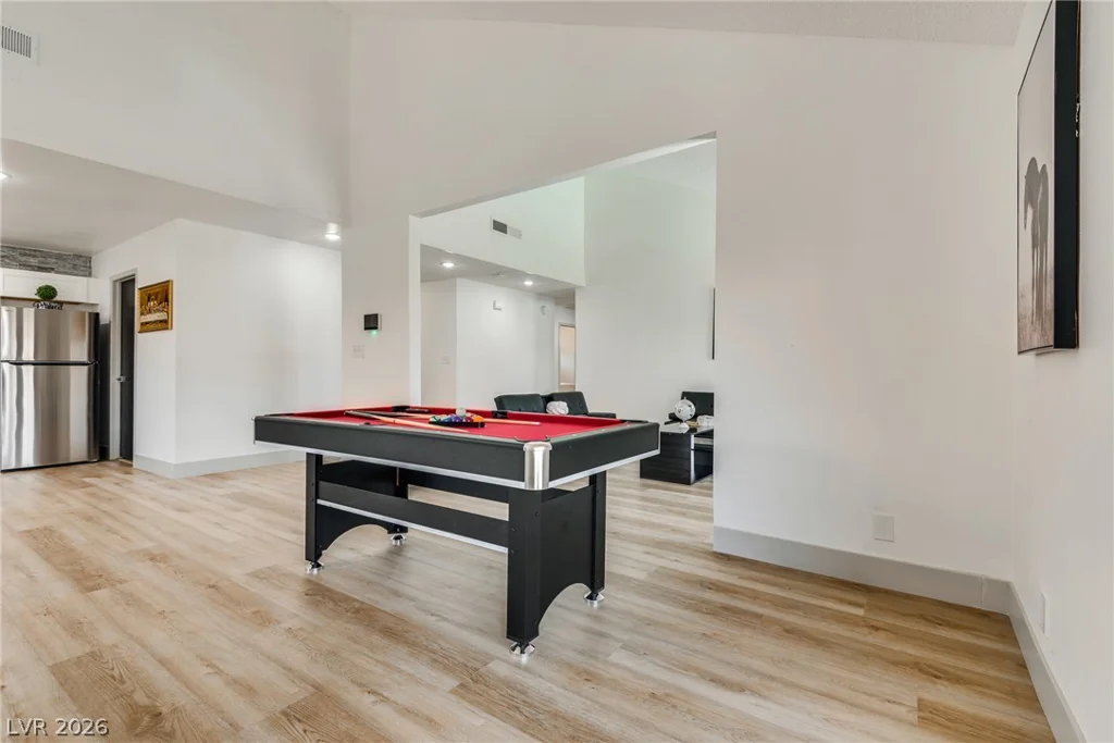 6212 Pinewood, Las Vegas, NV 89103