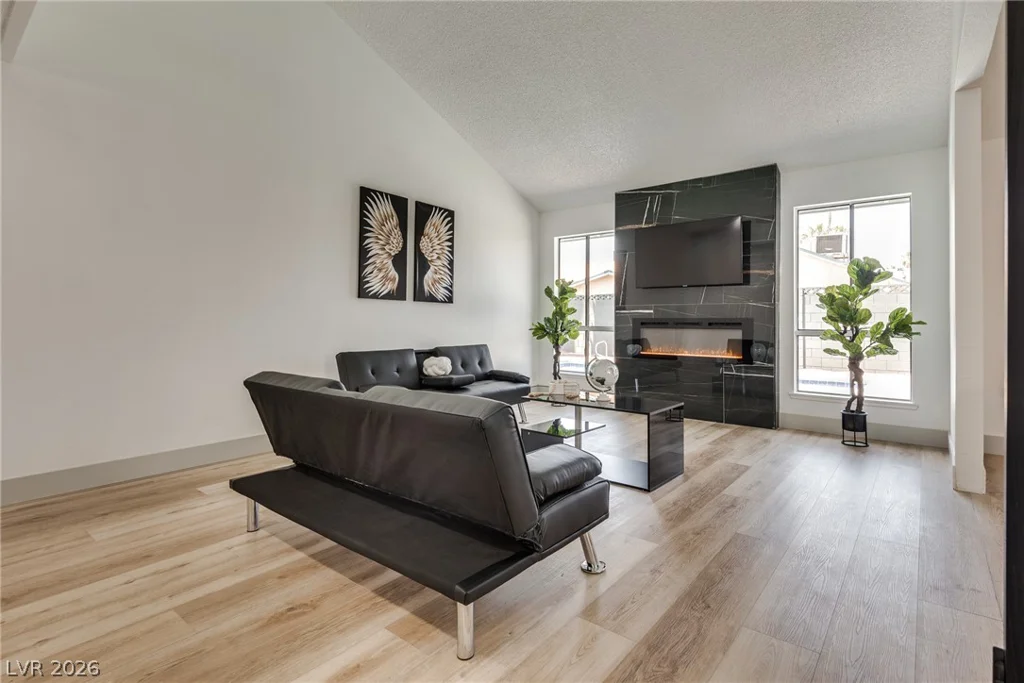 6212 Pinewood, Las Vegas, NV 89103