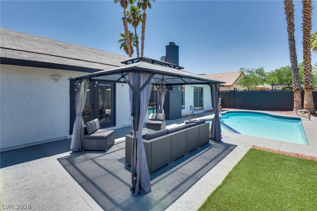 6212 Pinewood, Las Vegas, NV 89103