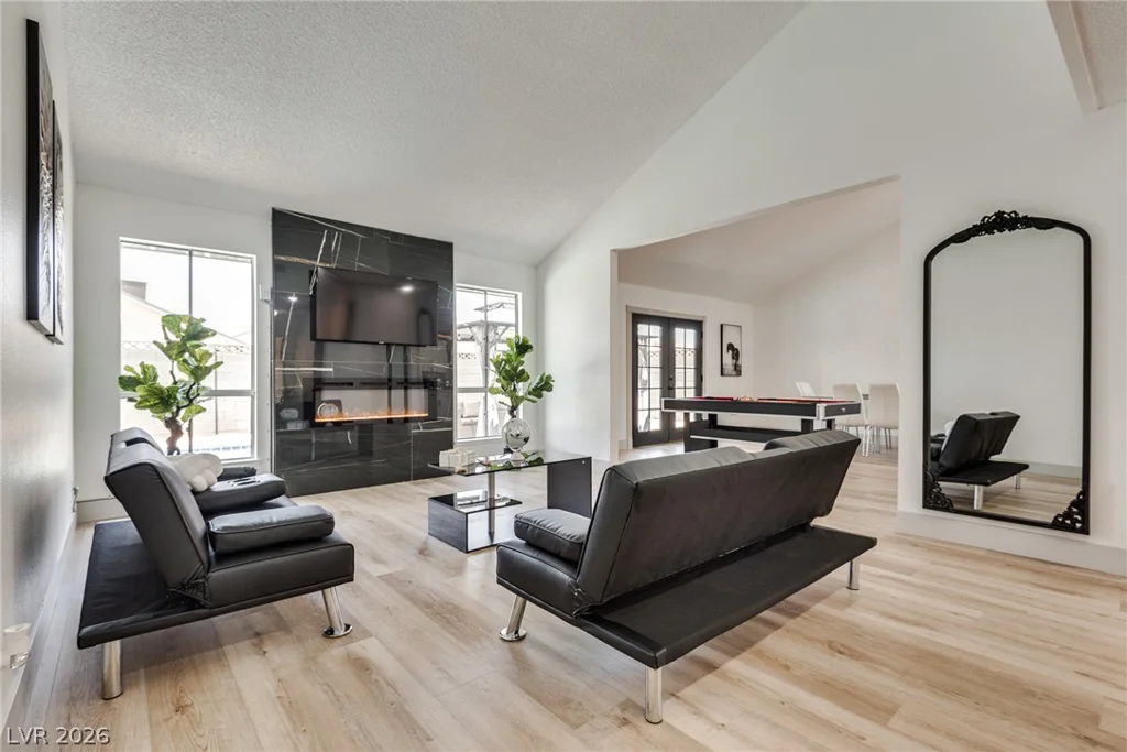 6212 Pinewood, Las Vegas, NV 89103