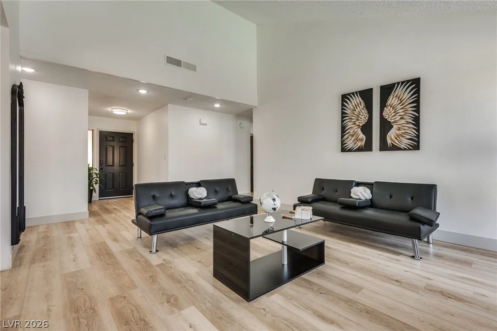 6212 Pinewood, Las Vegas, NV 89103
