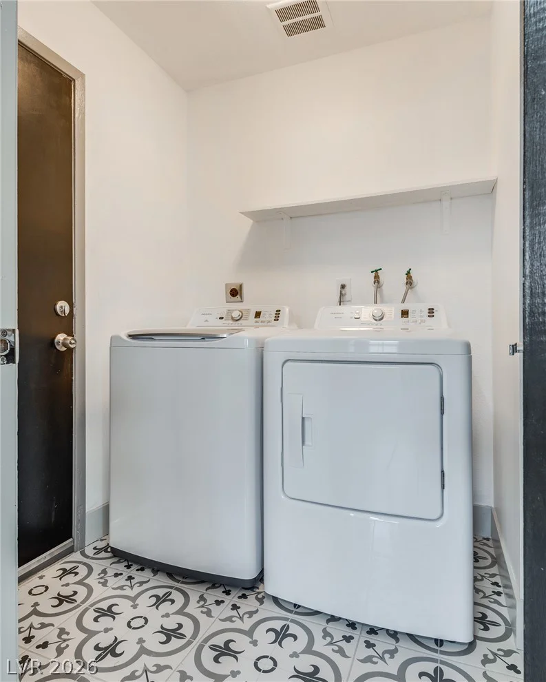 6212 Pinewood, Las Vegas, NV 89103