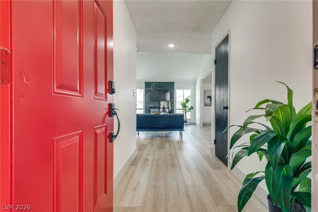 6212 Pinewood, Las Vegas, NV 89103