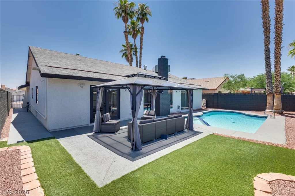 6212 Pinewood, Las Vegas, NV 89103