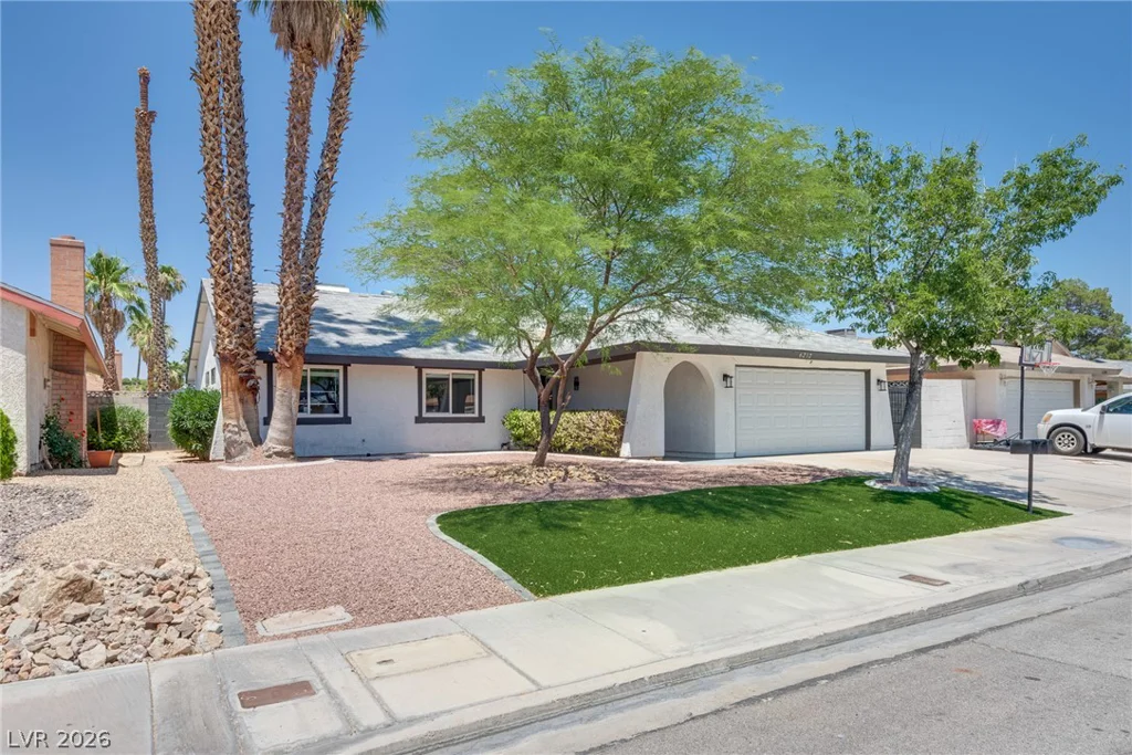 6212 Pinewood, Las Vegas, NV 89103