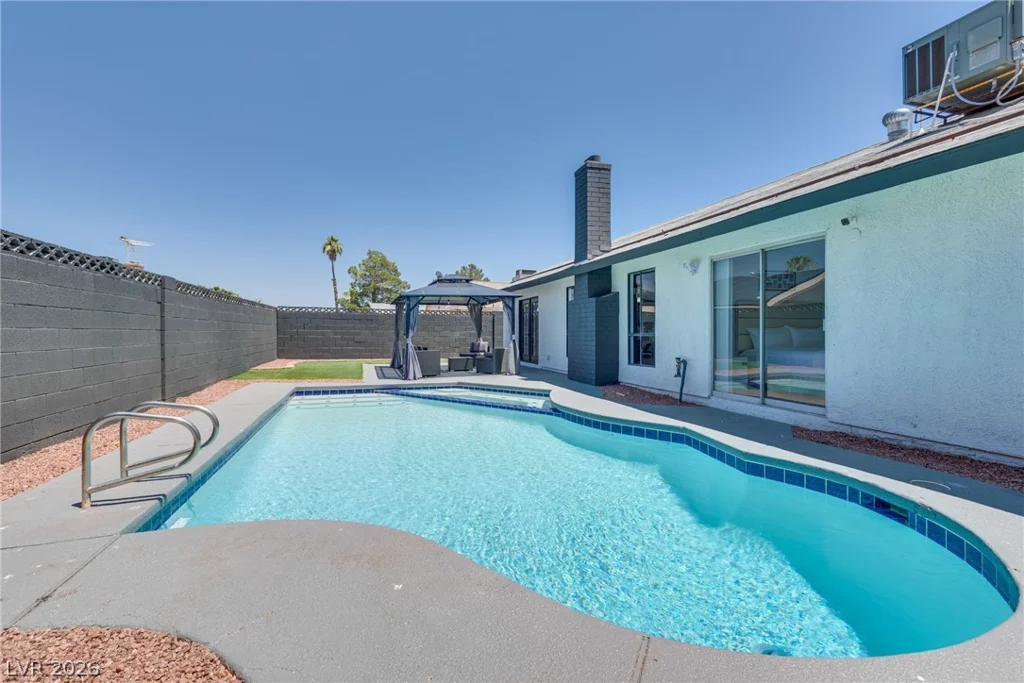 6212 Pinewood, Las Vegas, NV 89103