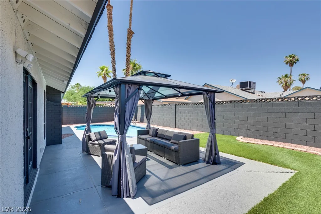 6212 Pinewood, Las Vegas, NV 89103