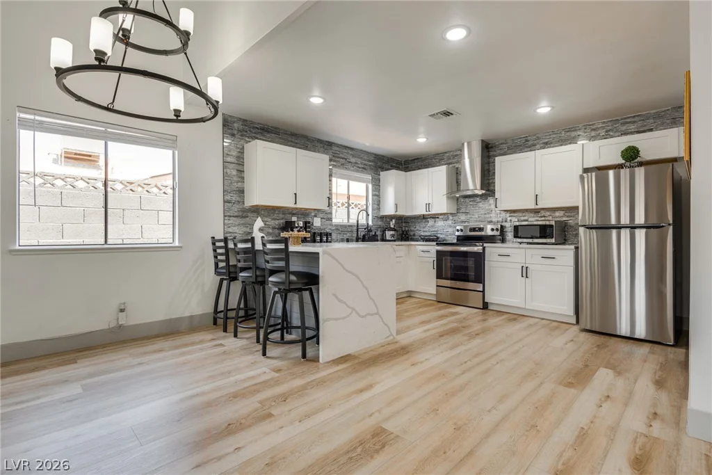 6212 Pinewood, Las Vegas, NV 89103