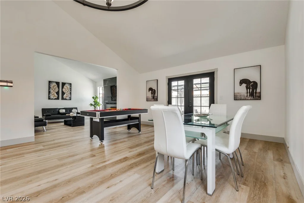 6212 Pinewood, Las Vegas, NV 89103