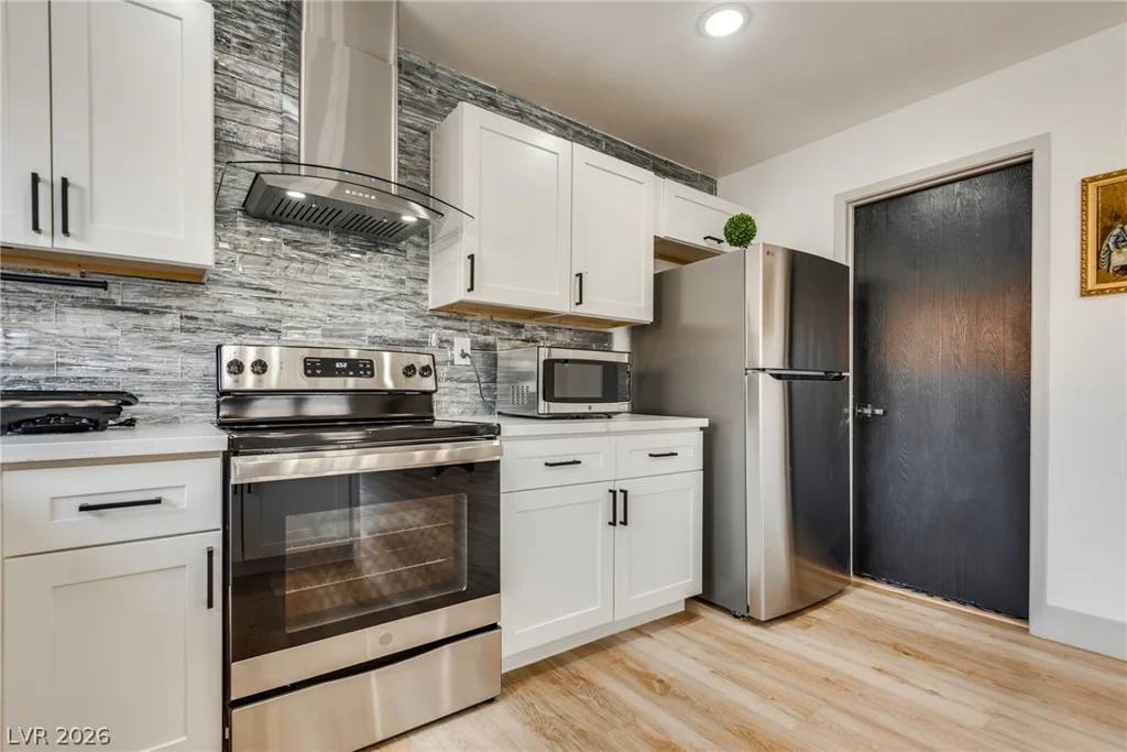6212 Pinewood, Las Vegas, NV 89103