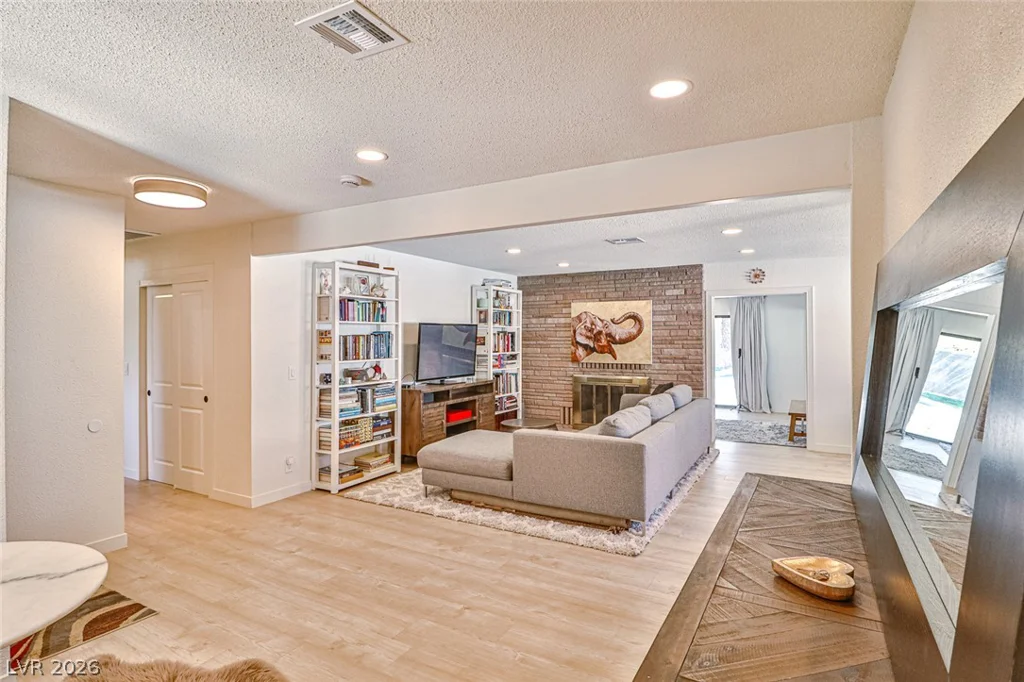 1605 Bryn Mawr, Las Vegas, NV 89102